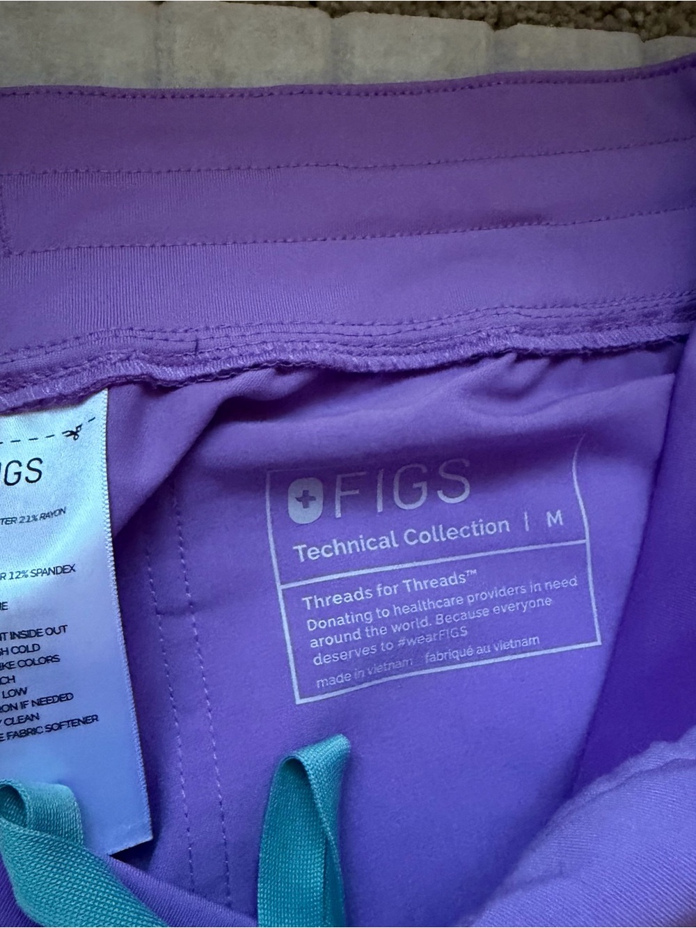Figs Lilac Dawn Catarina Top (Size L) + Yola Skinny Scrub Pants 2.0 (Size M) - Picture 6 of 7